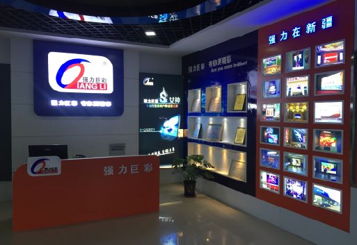 临水整体显示屏店招的作用。