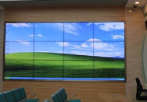 临水液晶拼接屏的另类用法。