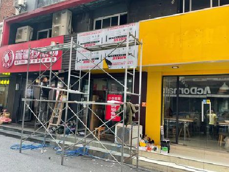 临水制作广告招牌如何避免它发黄？